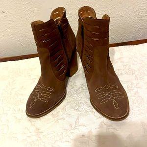 Ariat Unbridled suede cutout booties